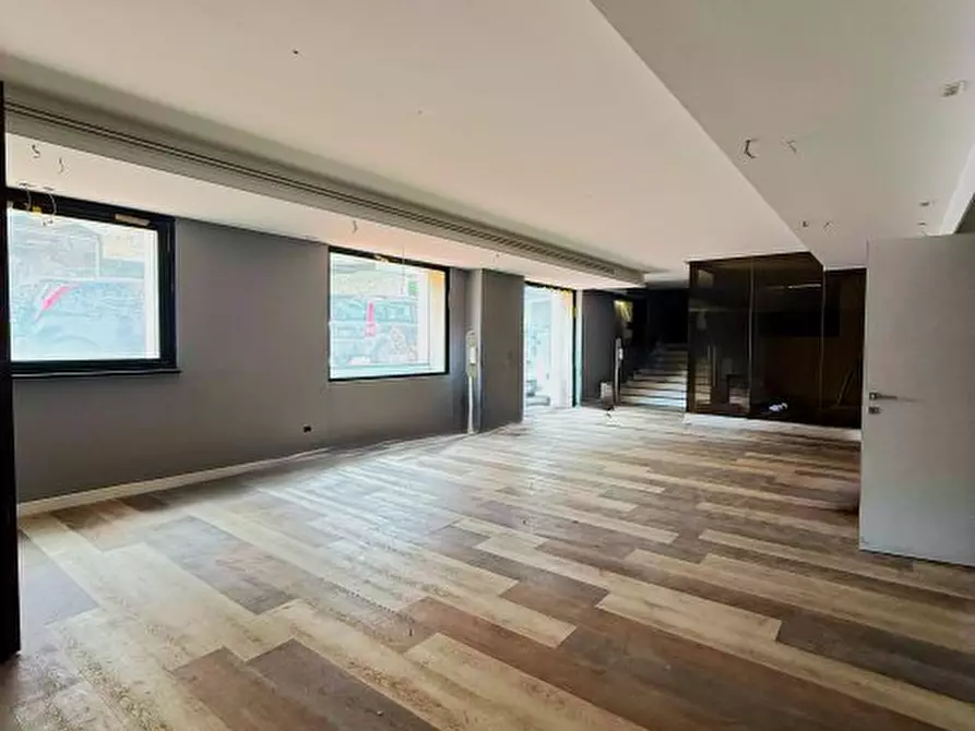 Immagine 10 di Negozio in vendita  a Afragola