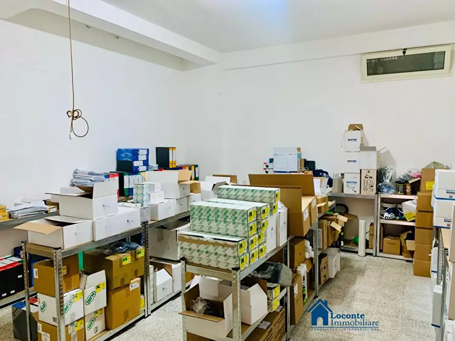 Immagine 3 di Negozio in vendita  a Capurso