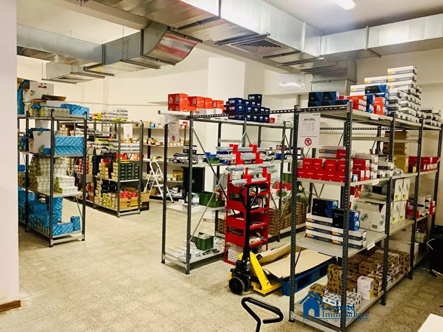 Immagine 7 di Negozio in vendita  a Capurso