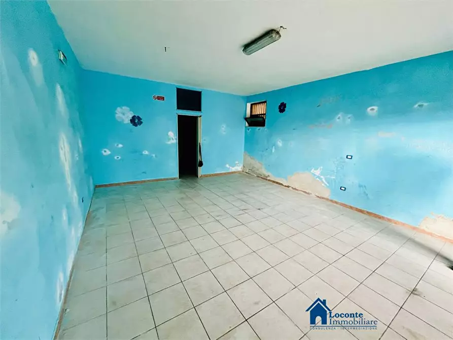 Immagine 2 di Negozio in vendita  a Cellamare