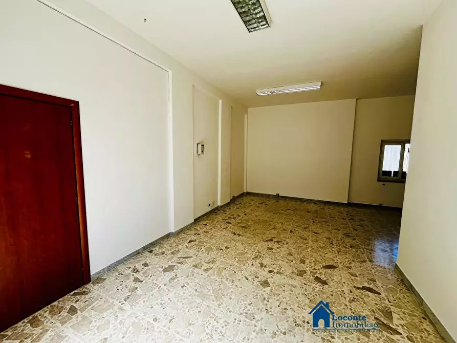 Immagine 4 di Negozio in vendita  a Capurso