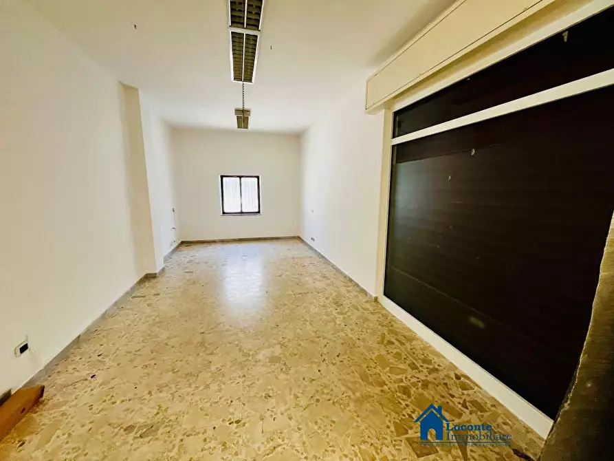 Immagine 3 di Negozio in vendita  a Capurso