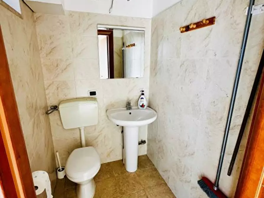 Immagine 7 di Negozio in vendita  a Capurso