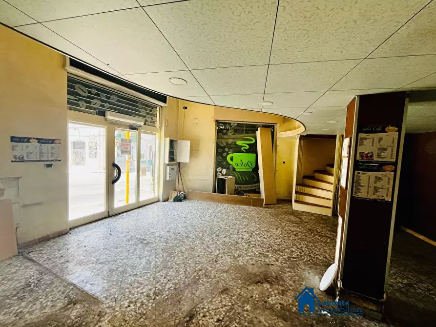 Immagine 5 di Negozio in vendita  a Capurso