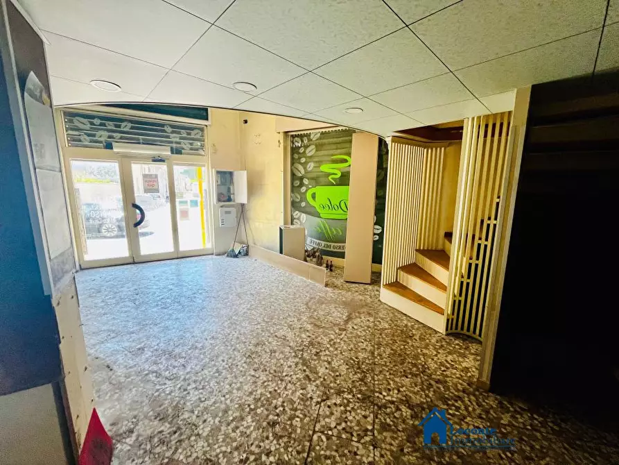 Immagine 4 di Negozio in vendita  a Capurso