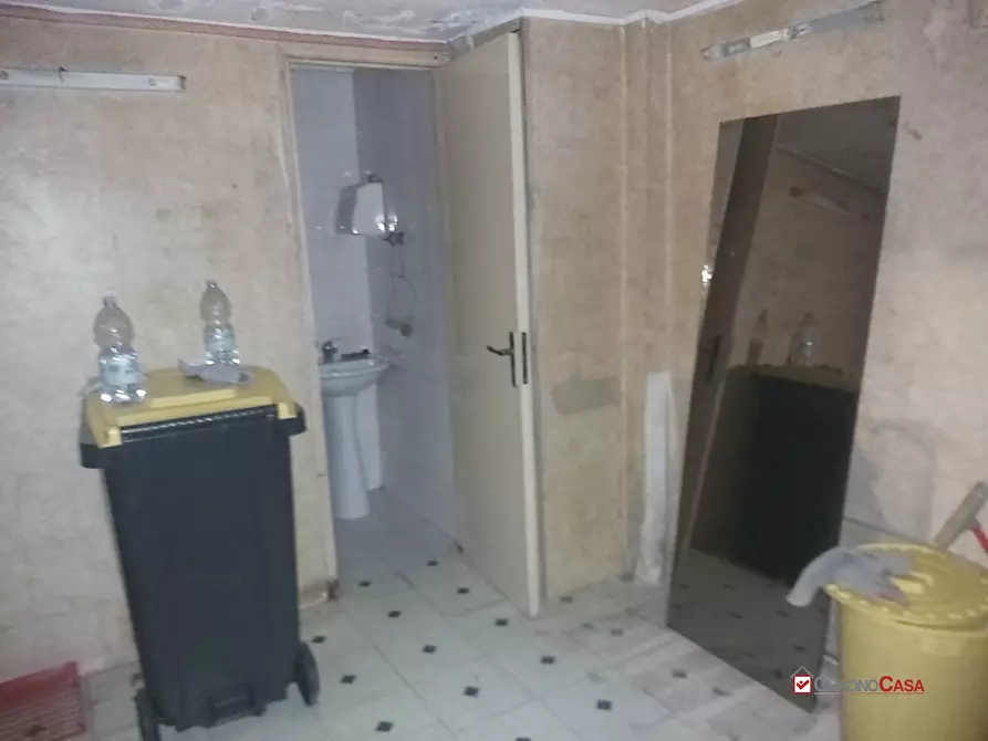 Immagine 10 di Negozio in vendita  a Messina