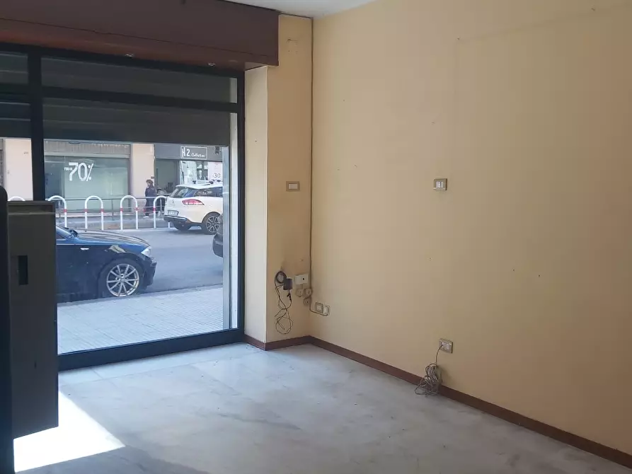 Immagine 3 di Negozio in vendita  a Messina