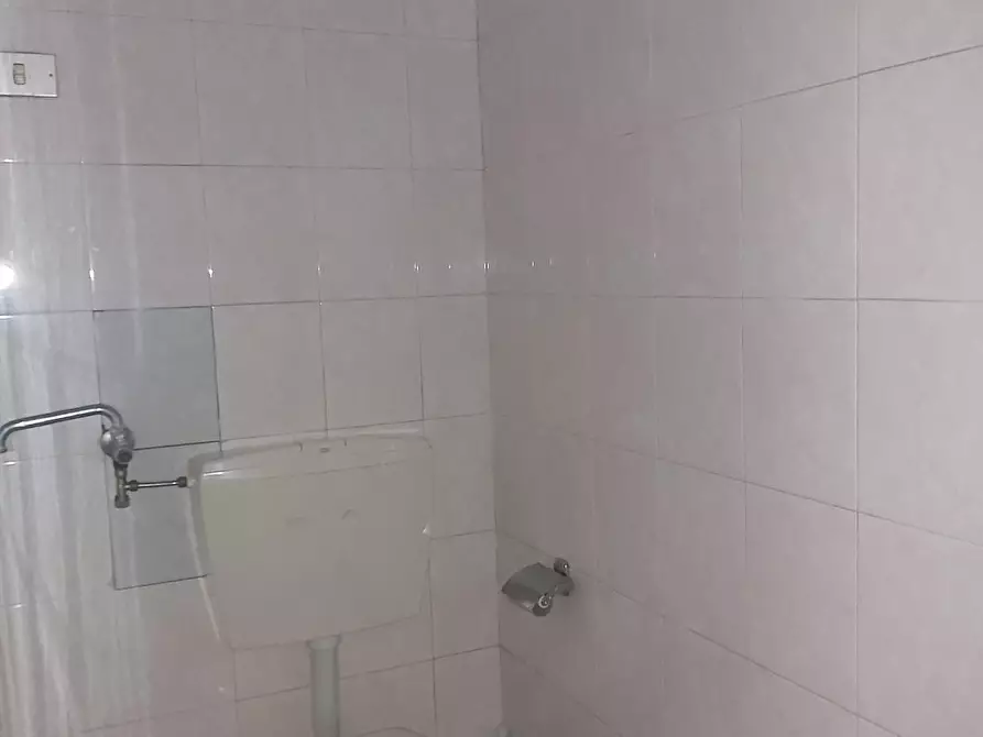 Immagine 8 di Negozio in vendita  a Messina