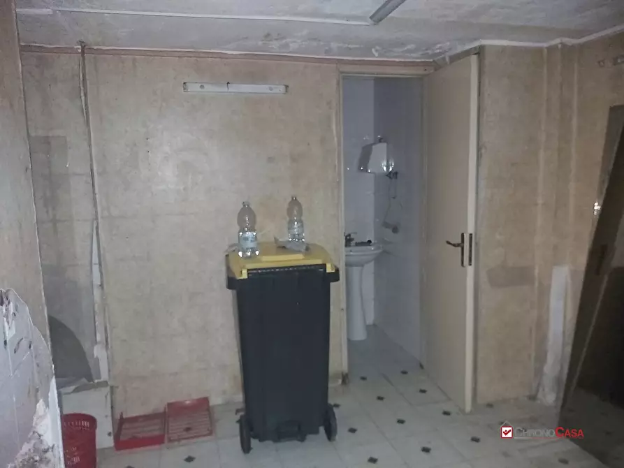 Immagine 9 di Negozio in vendita  a Messina