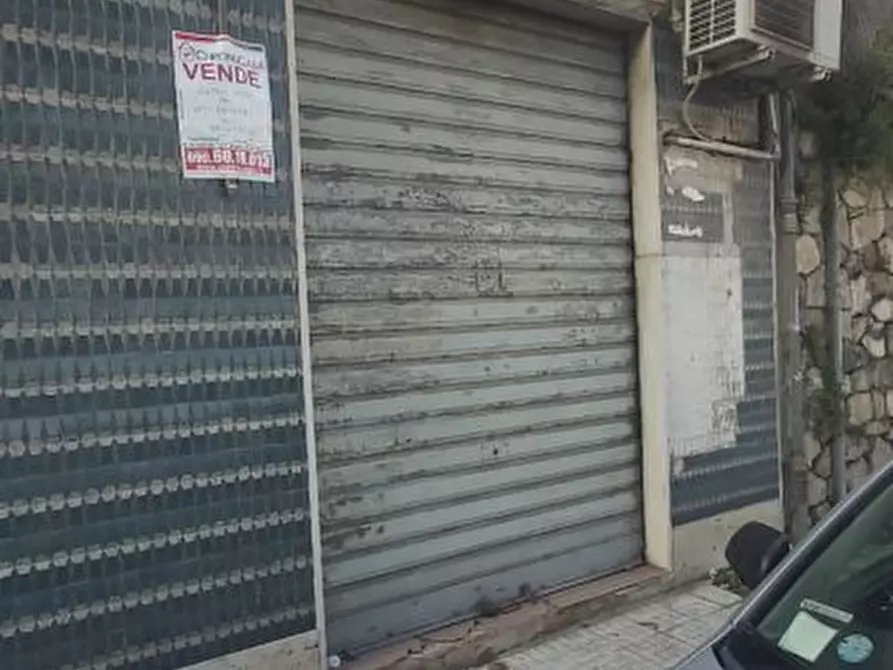 Immagine 1 di Negozio in vendita  63 a Messina