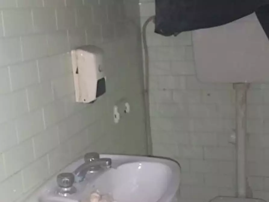 Immagine 9 di Negozio in vendita  63 a Messina