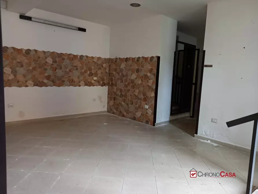 Immagine 10 di Negozio in vendita  a Messina