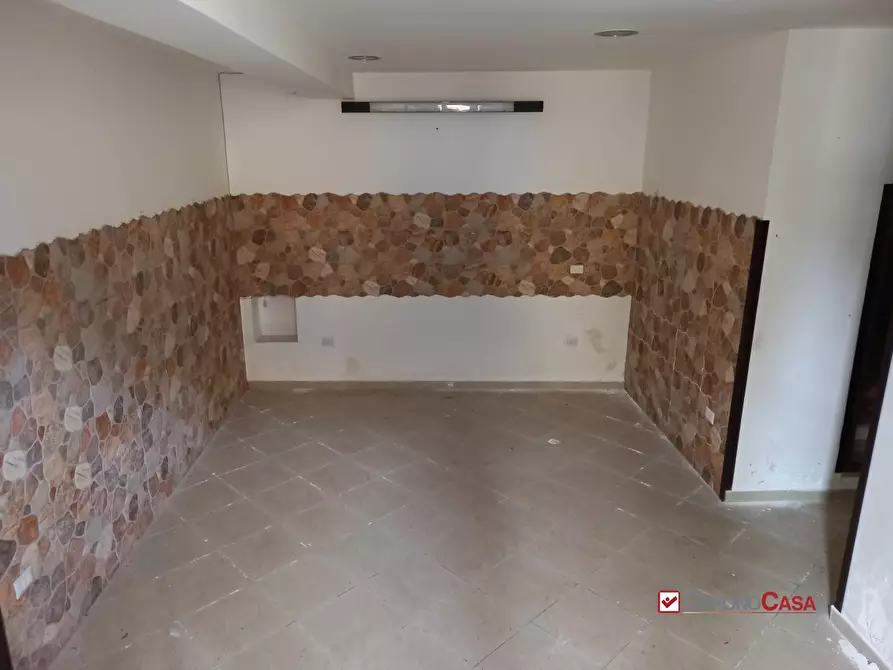 Immagine 4 di Negozio in vendita  a Messina