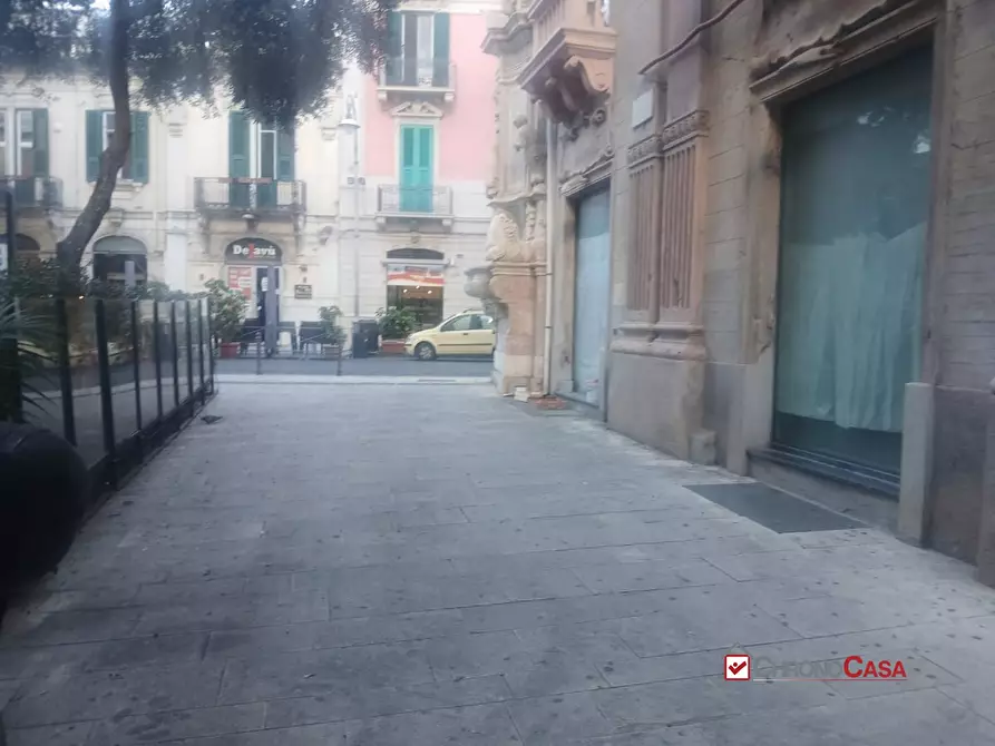 Immagine 1 di Negozio in vendita  a Messina