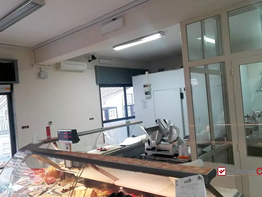 Immagine 4 di Negozio in vendita  a Messina
