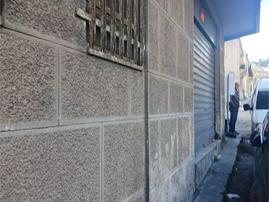 Immagine 2 di Negozio in vendita  a Messina