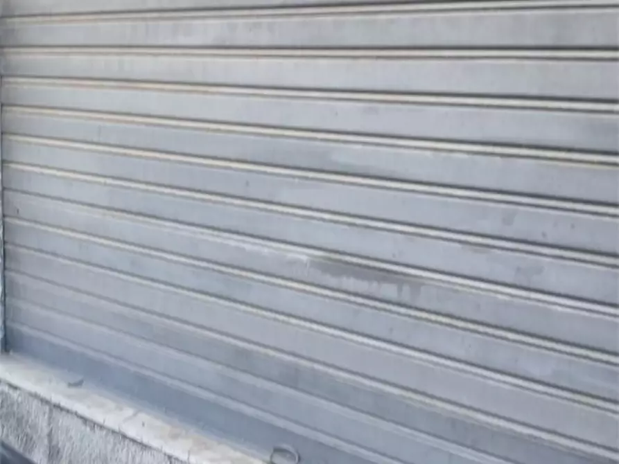 Immagine 1 di Negozio in vendita  a Messina