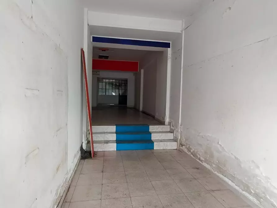 Immagine 4 di Negozio in vendita  a Messina