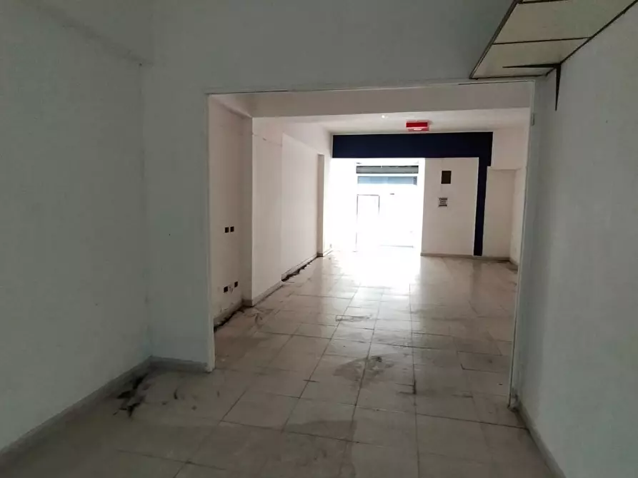 Immagine 9 di Negozio in vendita  a Messina