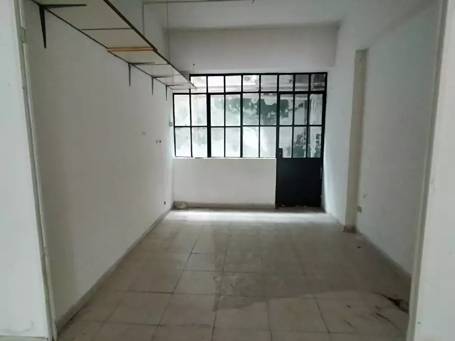 Immagine 8 di Negozio in vendita  a Messina