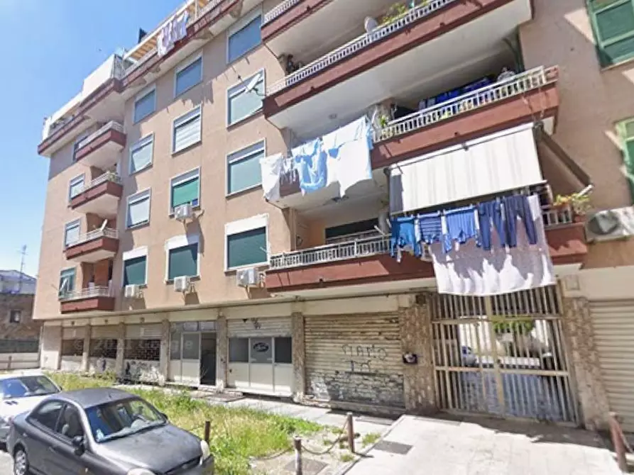 Immagine 2 di Negozio in vendita  13 a Casoria