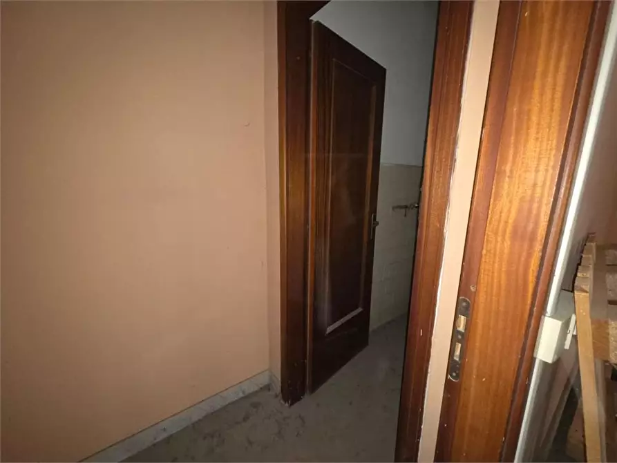 Immagine 3 di Negozio in vendita  13 a Casoria