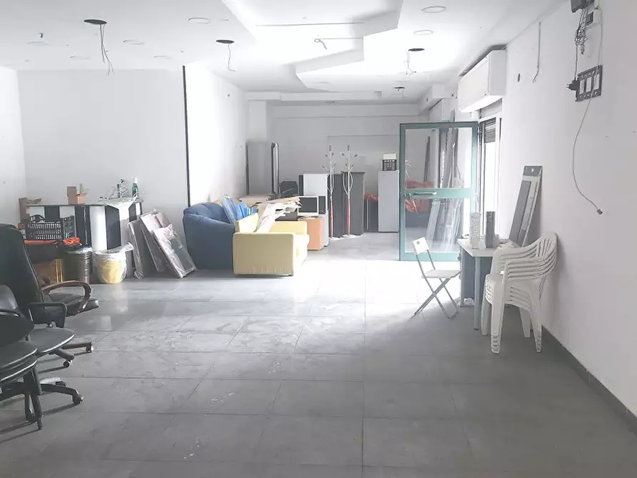 Immagine 8 di Negozio in vendita  16 a Casoria