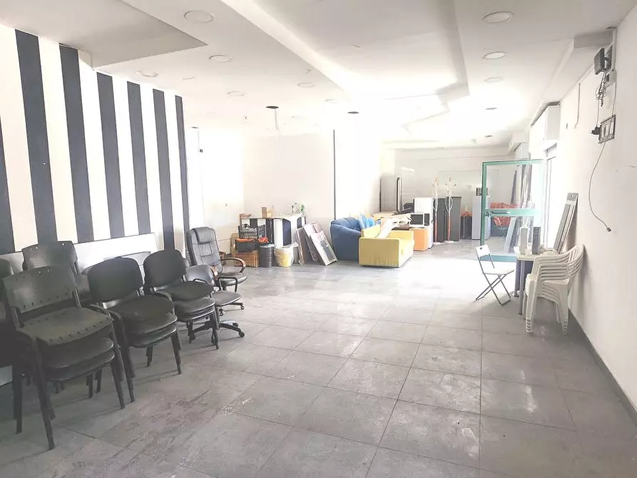 Immagine 7 di Negozio in vendita  16 a Casoria