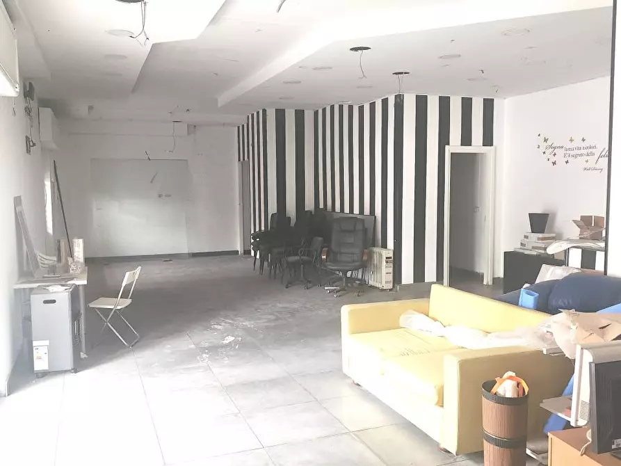 Immagine 5 di Negozio in vendita  16 a Casoria