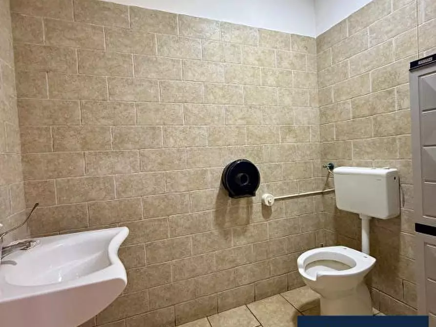 Immagine 7 di Negozio in vendita  21 a Taranto