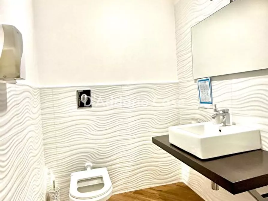 Immagine 6 di Negozio in vendita  21 a Taranto