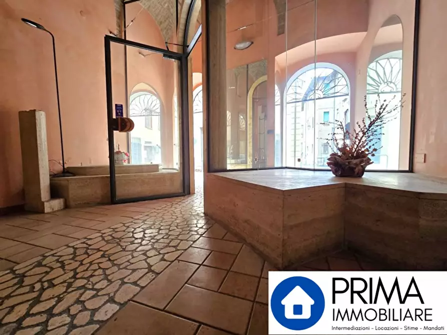 Immagine 1 di Negozio in vendita  a Terni