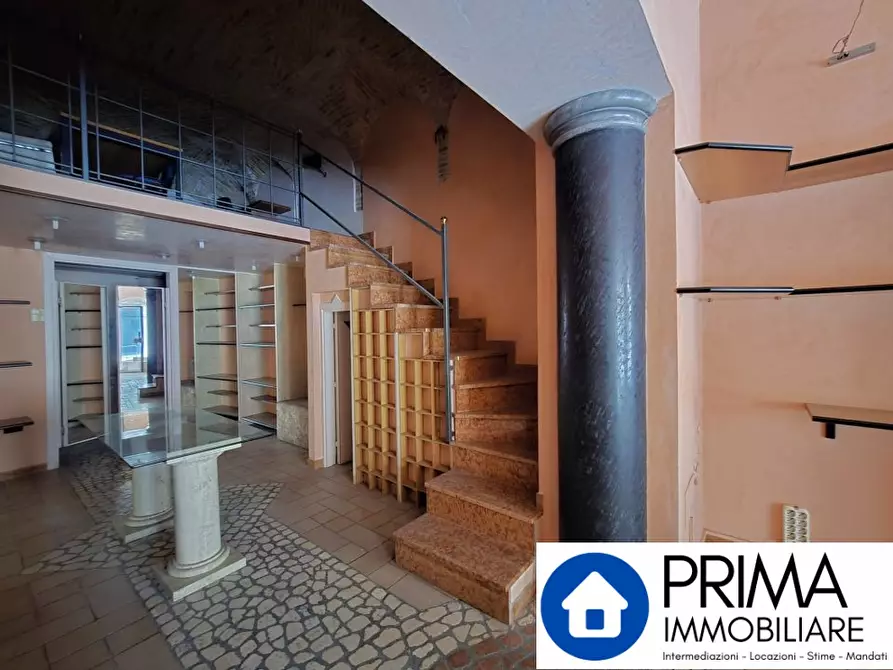 Immagine 10 di Negozio in vendita  a Terni