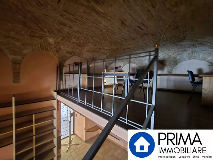 Immagine 8 di Negozio in vendita  a Terni