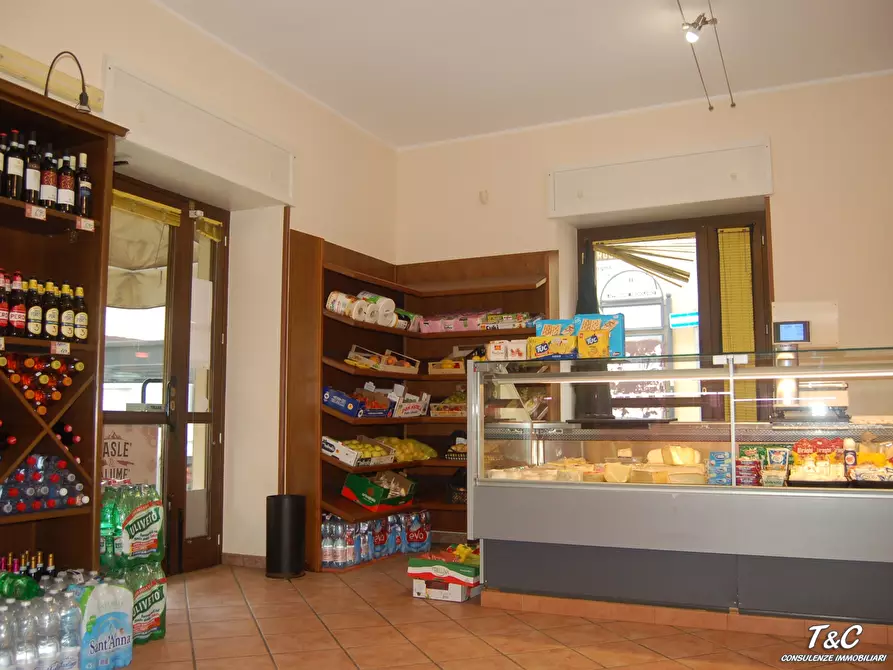 Immagine 2 di Negozio in vendita  9 a Torre Pellice