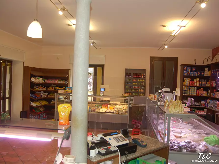 Immagine 3 di Negozio in vendita  9 a Torre Pellice