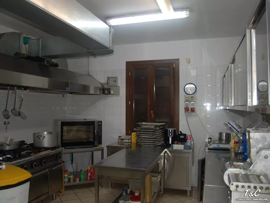 Immagine 4 di Negozio in vendita  9 a Torre Pellice