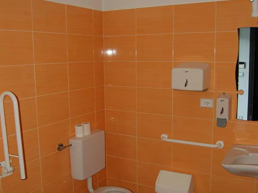 Immagine 8 di Negozio in vendita  3 a Settimo Torinese