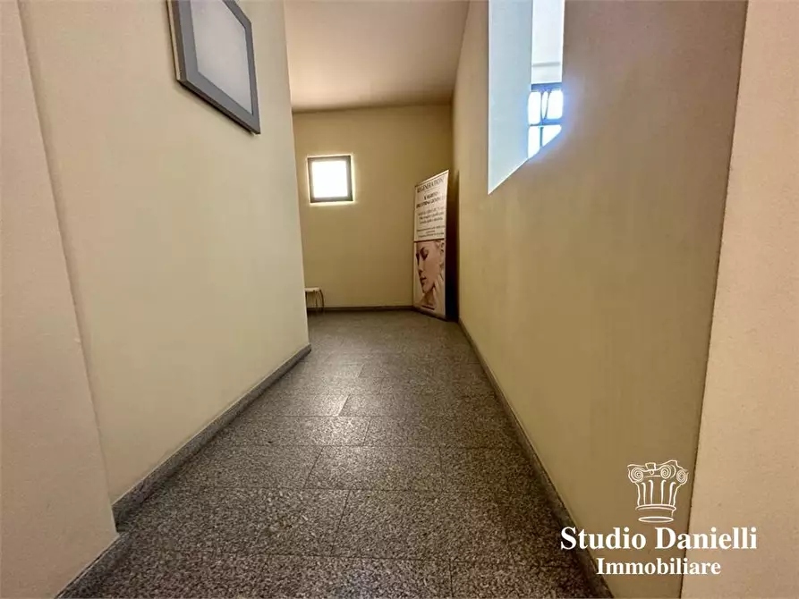 Immagine 7 di Loft/Open space in vendita  1 a Carate Brianza