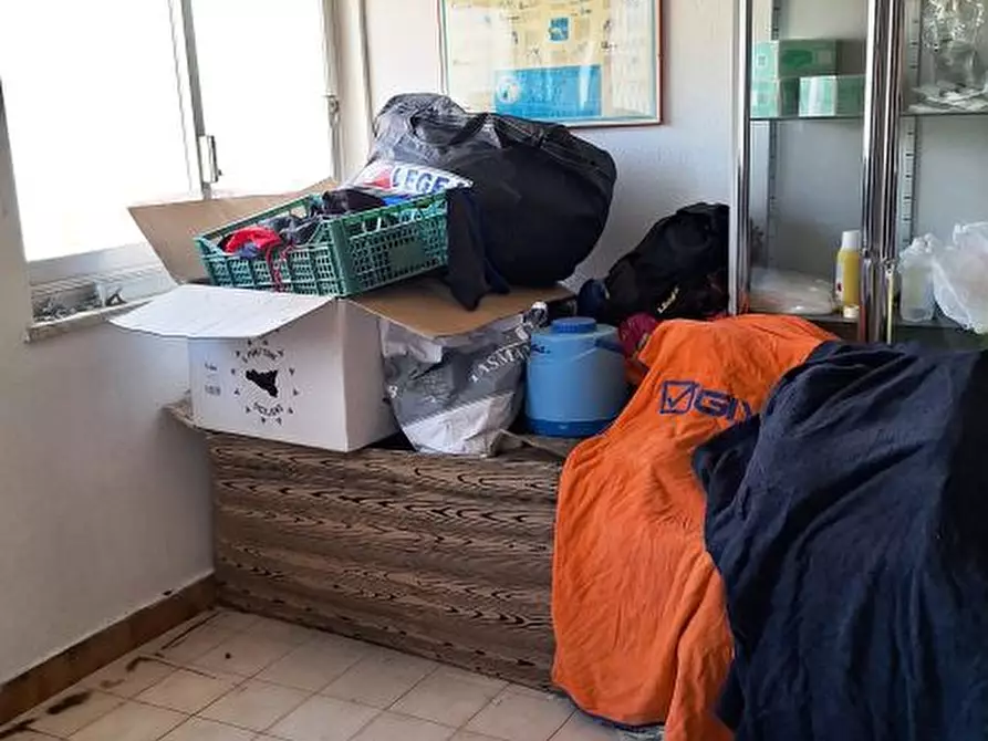 Immagine 5 di Magazzino in vendita  210 a Messina