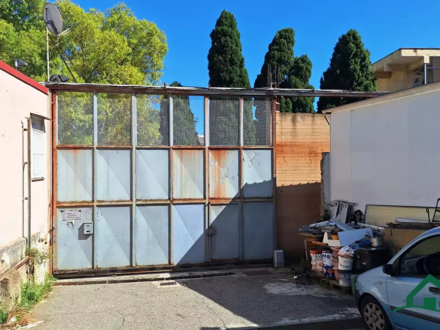 Immagine 8 di Magazzino in vendita  210 a Messina
