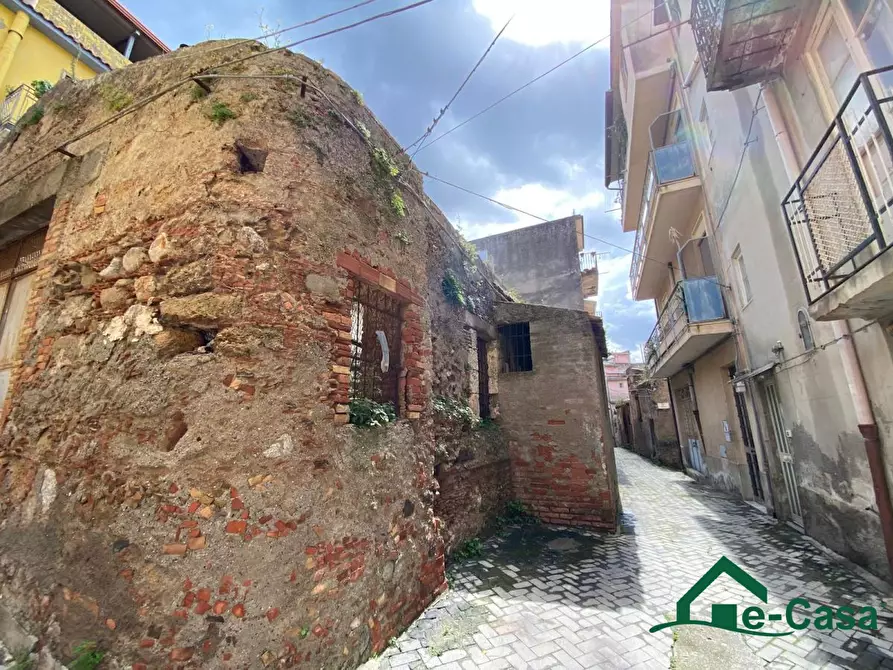 Immagine 2 di Magazzino in vendita  a San Pier Niceto