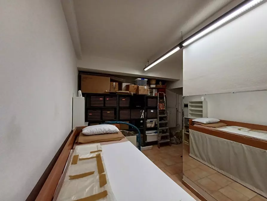 Immagine 9 di Magazzino in vendita  18 a Milano