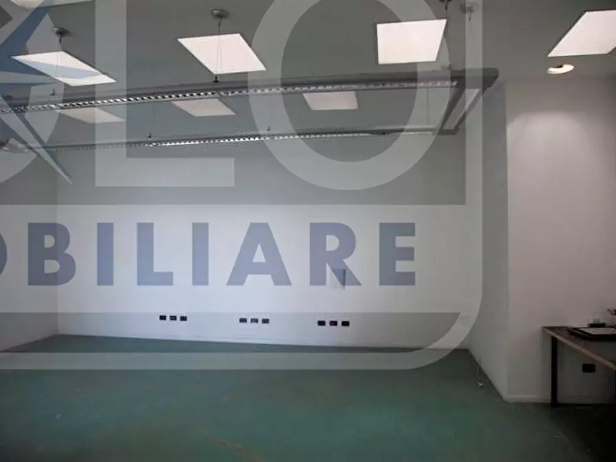 Immagine 6 di Magazzino in vendita  11 a Romano Di Lombardia