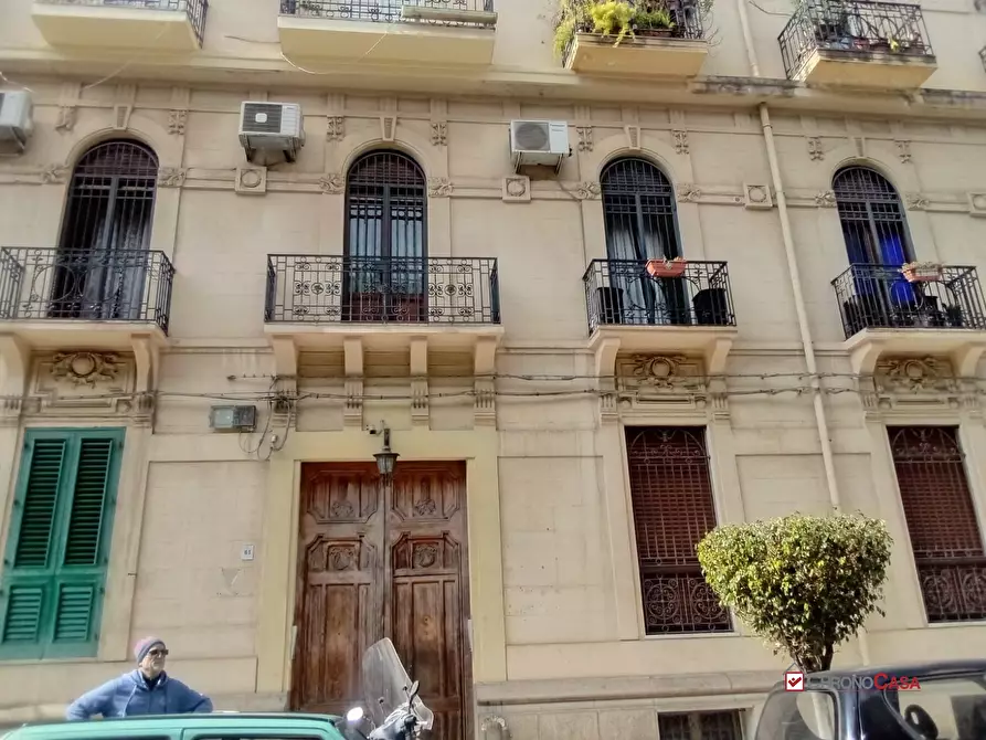 Immagine 10 di Magazzino in vendita  a Messina