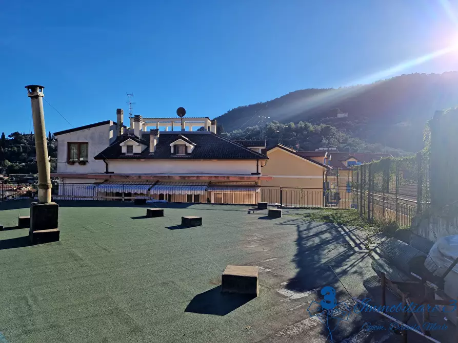 Immagine 10 di Magazzino in vendita  a Alassio