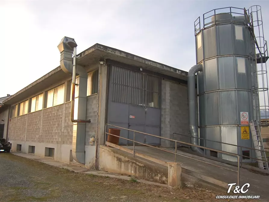 Immagine 1 di Magazzino in vendita  15 a Roletto