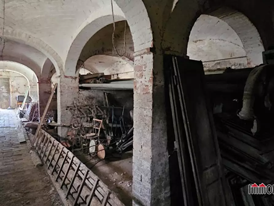 Immagine 1 di Magazzino in vendita  a Colle Di Val D'elsa