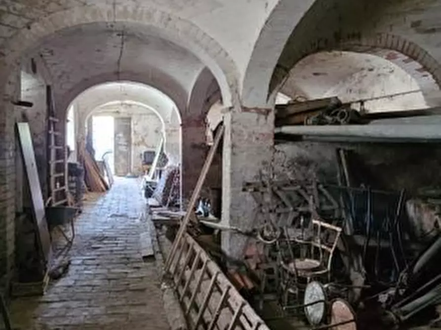 Immagine 2 di Magazzino in vendita  a Colle Di Val D'elsa