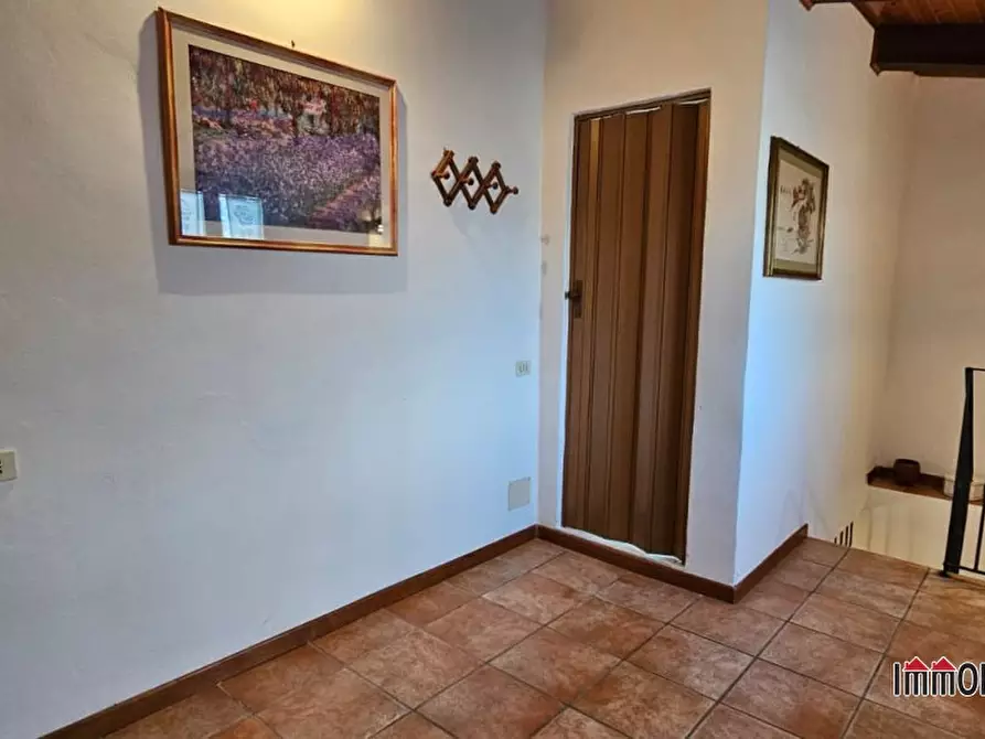 Immagine 2 di Magazzino in vendita  a Poggibonsi